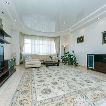 3 Комнатные Апартаменты В Центре Печерска Kiev Exterior foto