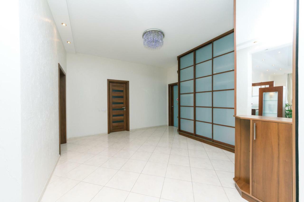 3 Комнатные Апартаменты В Центре Печерска Kiev Exterior foto