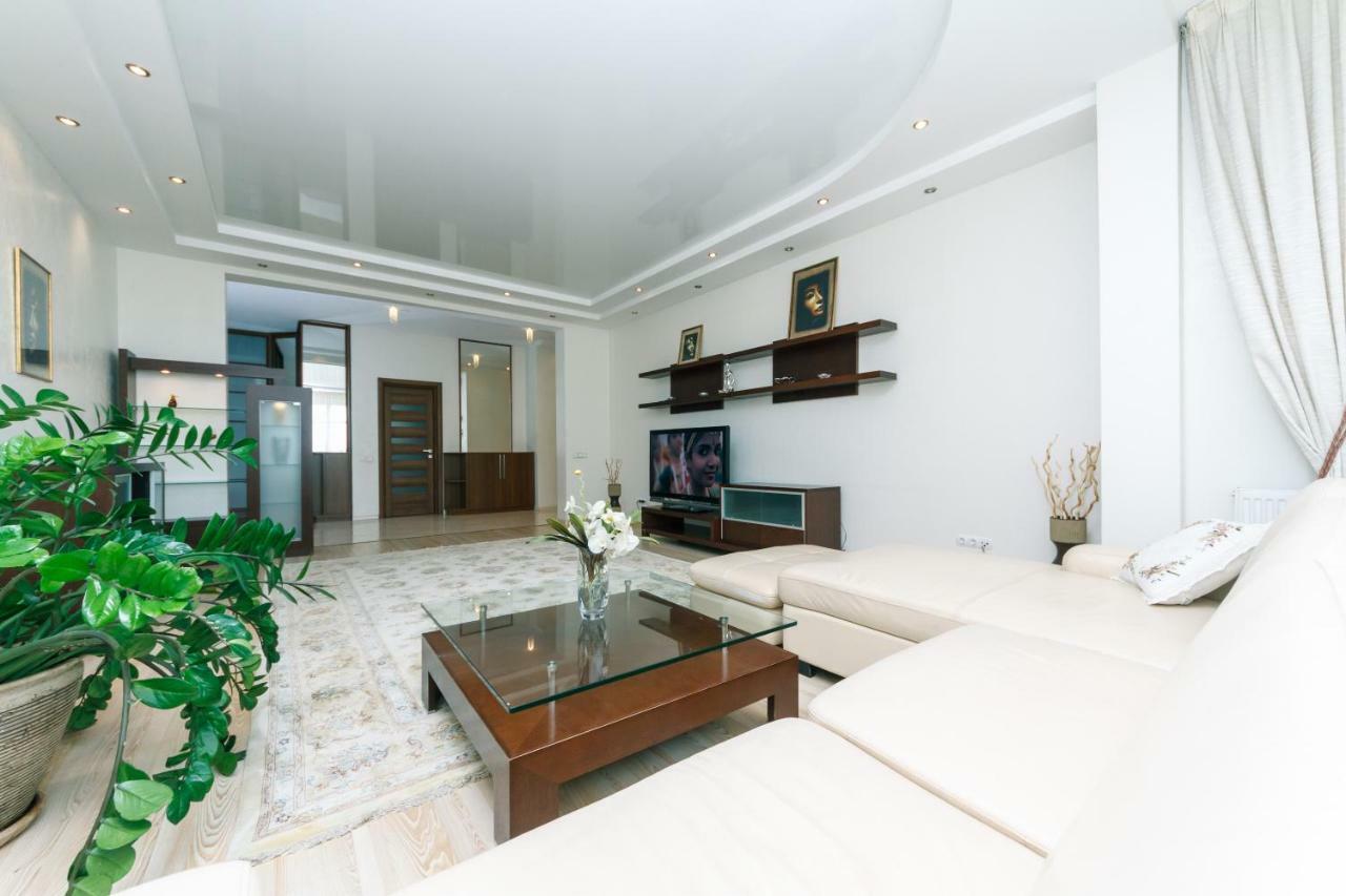 3 Комнатные Апартаменты В Центре Печерска Kiev Exterior foto