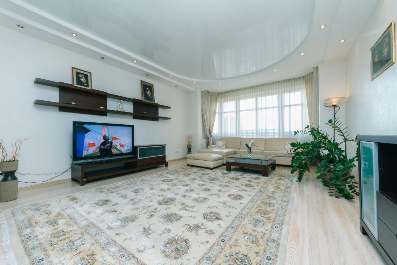 3 Комнатные Апартаменты В Центре Печерска Kiev Exterior foto