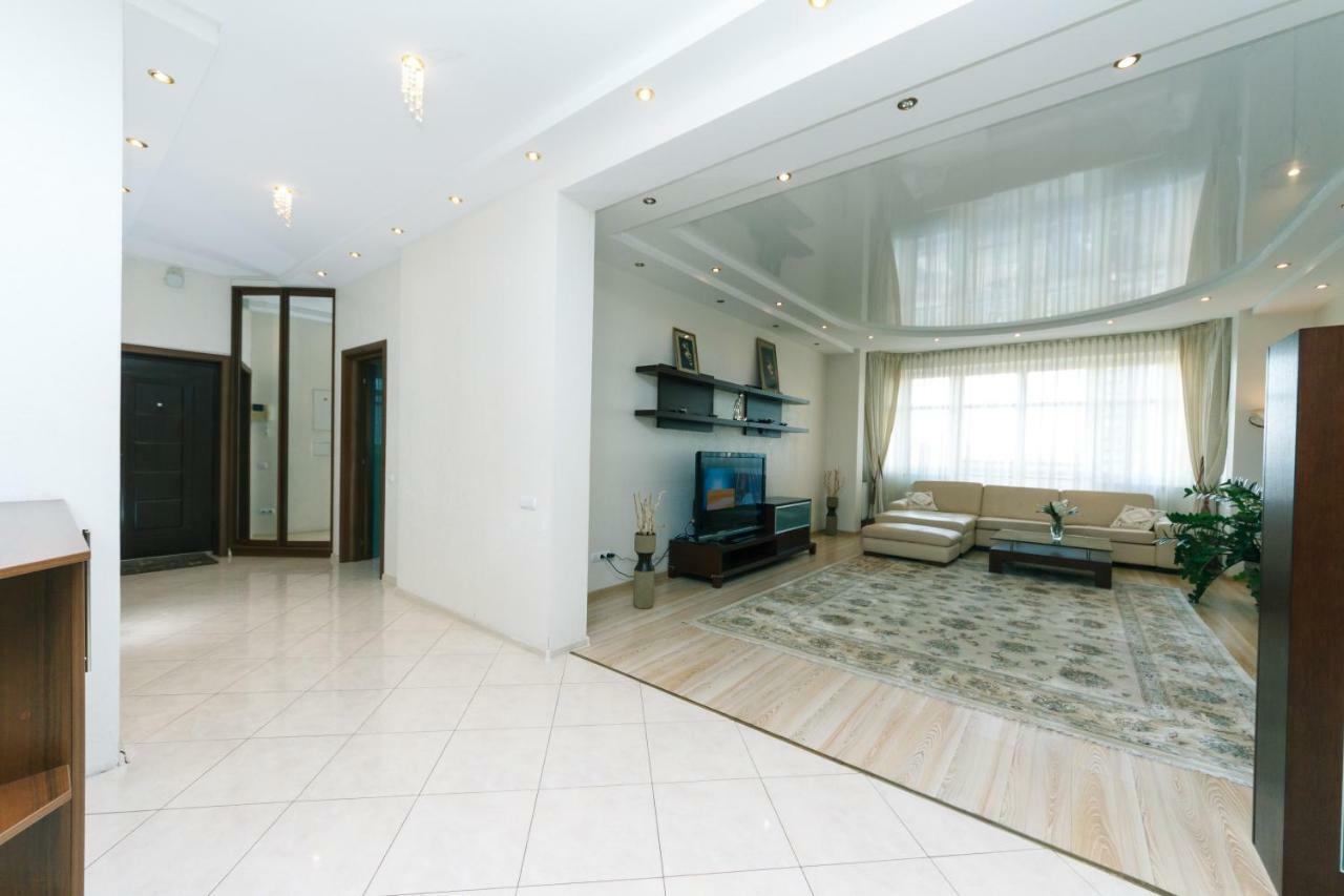 3 Комнатные Апартаменты В Центре Печерска Kiev Exterior foto