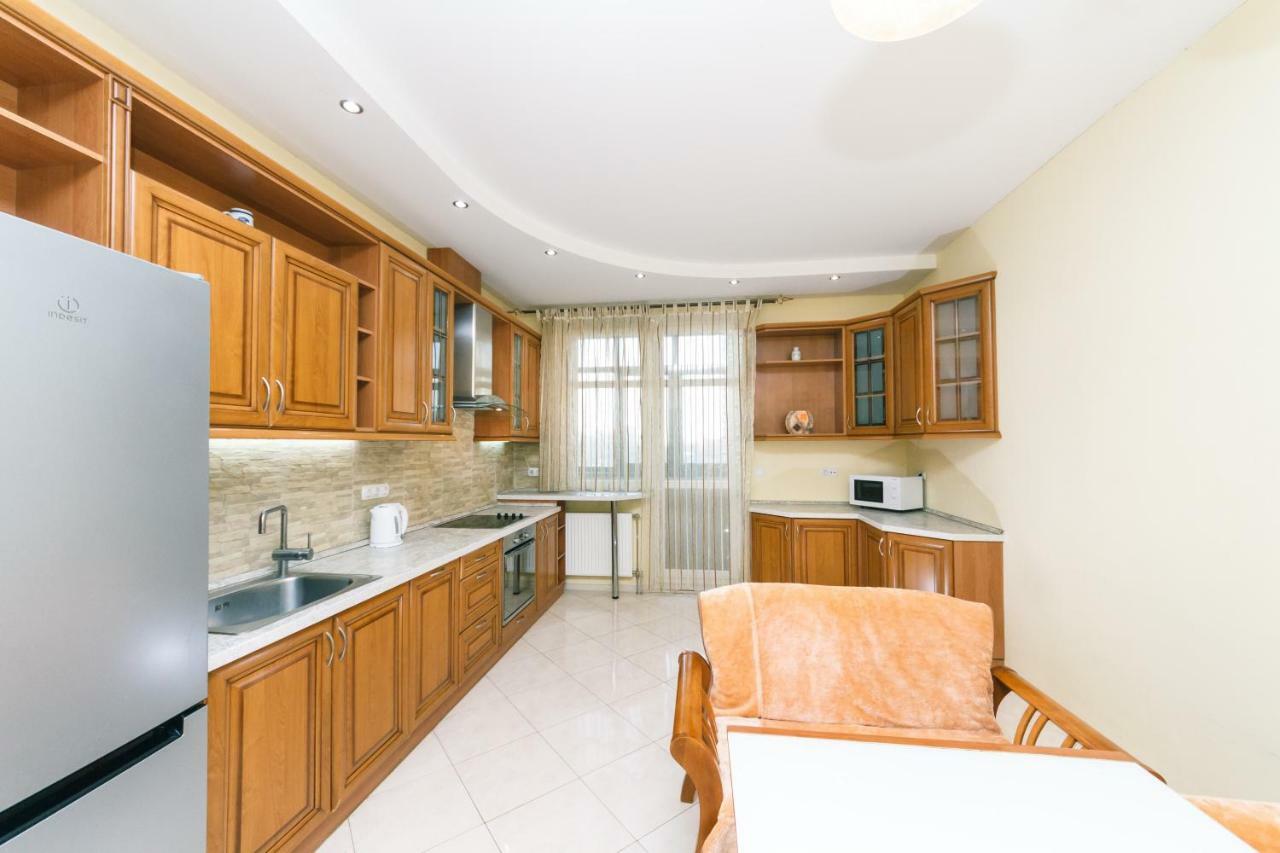 3 Комнатные Апартаменты В Центре Печерска Kiev Exterior foto